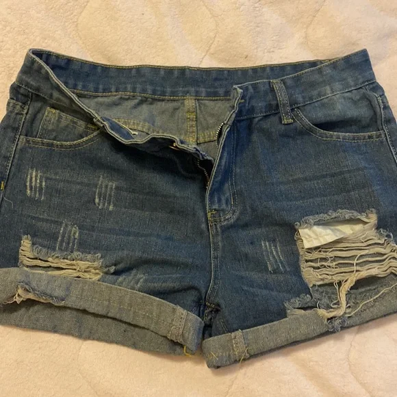 Jean Ripped Shorts - Picture 4 of 4
